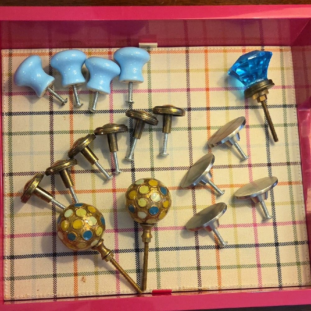 Assorted Decorative Knobs Set - Picture 9 of 9